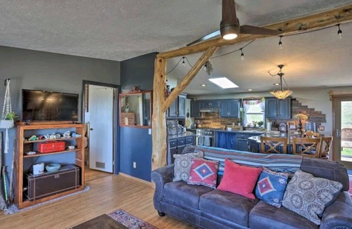 Hot Springs House | Cozy Black Hills Home on 13 Acres w/Deck & Views!