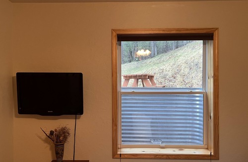 Crofton Cabin | Cozy Cabin get away - walking distant to beach