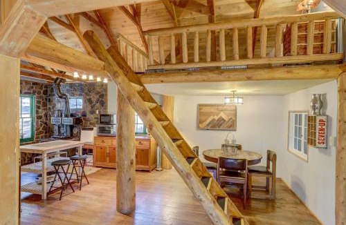 Pine House | Cozy Cabin Getaway with Mountain Views & Fireplace