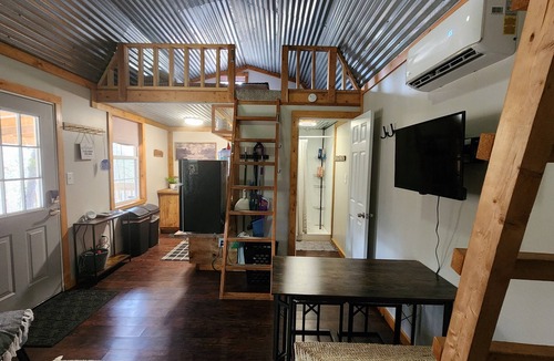 Jasper Cabin | Cozy cabin located on mountainside hobby farm