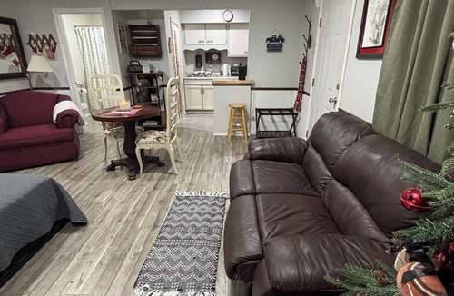 Yancey Cabin | Cozy cabin perfect for a relaxing getaway in the country or visiting family.