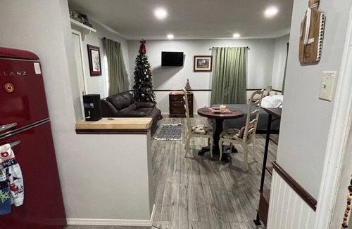 Yancey Cabin | Cozy cabin perfect for a relaxing getaway in the country or visiting family.
