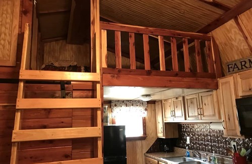 Hughes County Cabin | Cozy Cabin Rental on a Winery for a Romantic Weekend Getaway in Oklahoma
