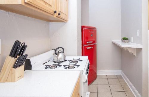 Greeley House | Cozy Carriage House - Walk to UNC + Free Bikes