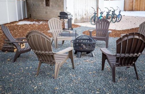 Greeley House | Cozy Carriage House - Walk to UNC + Free Bikes