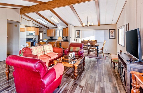 Harrison House | Cozy CDA Waterfront Home