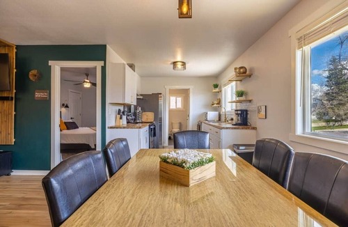 Casper Apartment | Cozy Central Forest Retreat