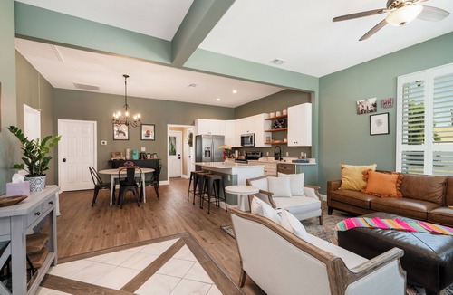Alta Vista House | Cozy & Charming Two-Bedroom Home in Downtown San Antonio - Alta Vista