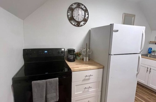 St. Charles Apartment | Cozy Clark Suite in Frenchtown