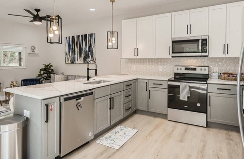 Kipling House | Cozy & Clean House Next to Beautiful Creek & Trail