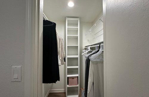 North Arlington Apartment | Cozy Condo Private Room, 10 Mins from AT&T Stadium, Gated, Free Parking, & In-Unit Laundry