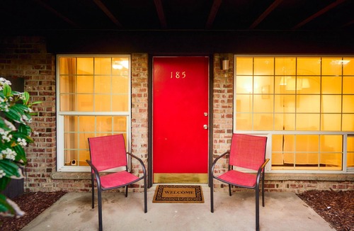 SeaTac Condo | Cozy Condo w/King Bed Near SeaTac Airport