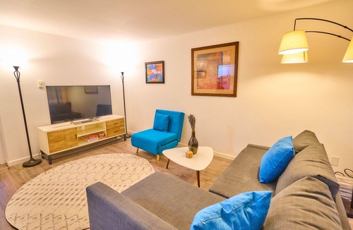 SeaTac Condo | Cozy Condo w/King Bed Near SeaTac Airport