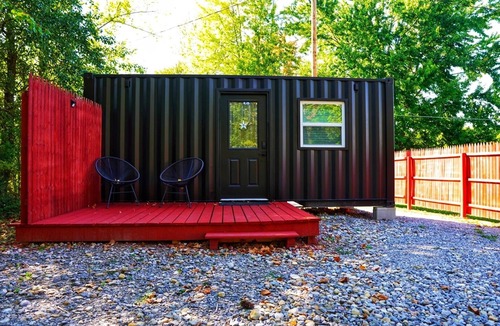 Chillicothe Cabin | Cozy Container, HotTub, King Bed, Pets, Wifi, 1 Night Stays, Griddle, Firepit