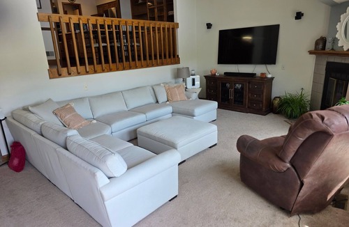 Waldron House | Cozy, convenient, lakeside Townhome close to FIFA activities