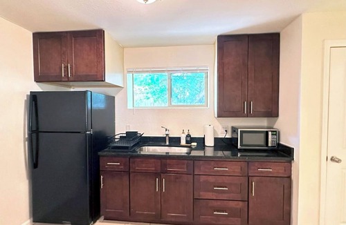 Lakewood Apartment | Cozy Corner | 10mins to Downtown