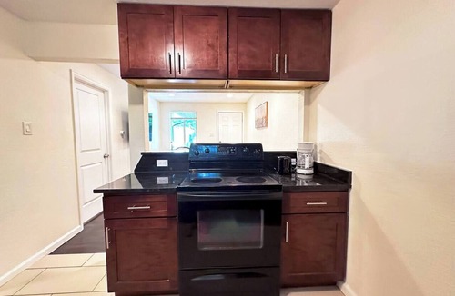 Lakewood Apartment | Cozy Corner | 10mins to Downtown