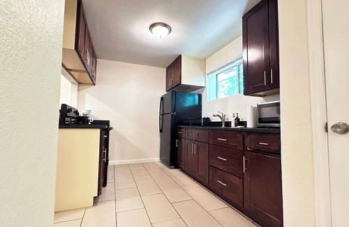 Lakewood Apartment | Cozy Corner | 10mins to Downtown