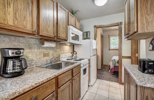 Breckenridge Condo | Cozy, Corner Top Floor Unit in Perfect Downtown Location | PM8B