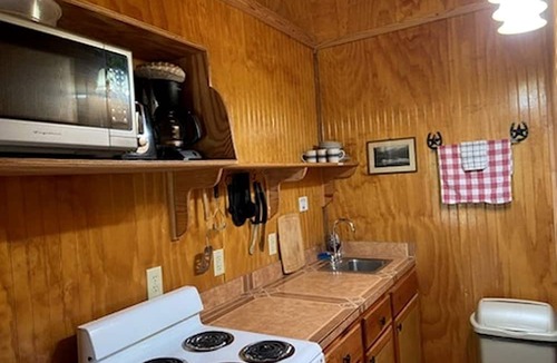 Camp Wood Cottage | Cozy Cottage Close to River in Camp Wood, Texas
