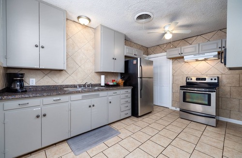 San Angelo Cottage | cozy cottage downtown 2bd/2bth pet friendly