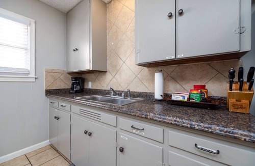 San Angelo Cottage | cozy cottage downtown 2bd/2bth pet friendly