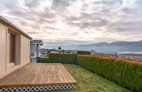 Desert Aire House | Cozy Cottage on the Columbia with breathtaking views w/hot tub