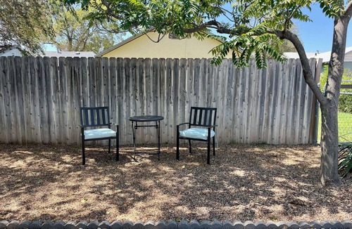 Roswell Cottage | Cozy Cottage~Pet Friendly 2 Pets Stay For FREE!