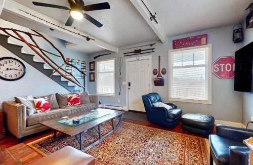Freeland House | Cozy Cottage w/Hot Tub in Freeland, Pets Welcome!