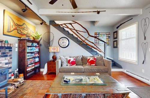 Freeland House | Cozy Cottage w/Hot Tub in Freeland, Pets Welcome!