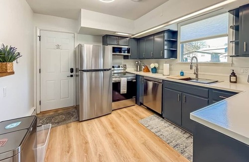 Champaign House | Cozy Cottage Walkable To UIUC