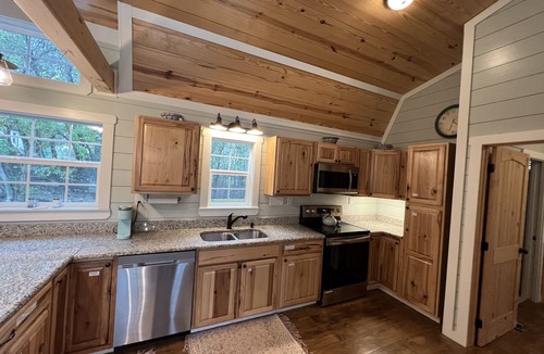 Hamilton Cottage | Cozy Country Cottage; Family Retreat - Just minutes from Circle T Arena