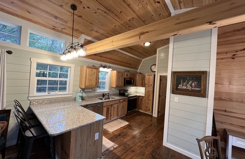 Hamilton Cottage | Cozy Country Cottage; Family Retreat - Just minutes from Circle T Arena