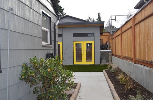 Crown Hill Apartment | Cozy Crown Hill Carkeek Cottage 2 Beds, Full Kitchen & Backyard in North Seattle