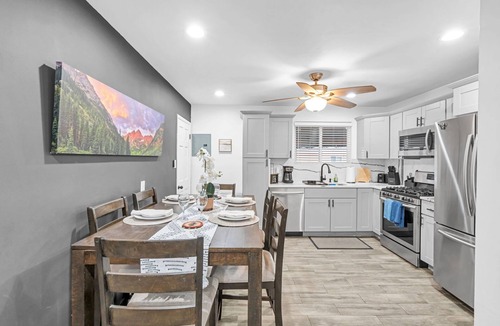 Dupont House | Cozy Den Retreat - Hot Tub - Game Room - BBQ - Fire Pit Min to Downtown Denver
