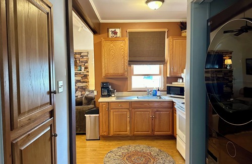 Westcliffe Hotel | Cozy Dog-Friendly Cottage: The Main Suite