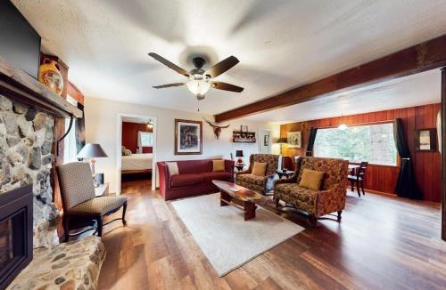 Joseph House | Cozy dog-friendly home with fireplace near Wallowa Lake State Park & tram