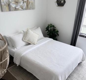 Belltown Apartment | Cozy Downtown Condo Retreat with Space Needle View