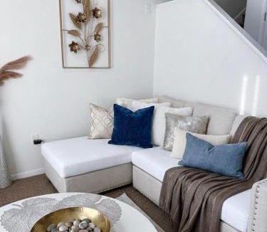 Belltown Apartment | Cozy Downtown Condo Retreat with Space Needle View