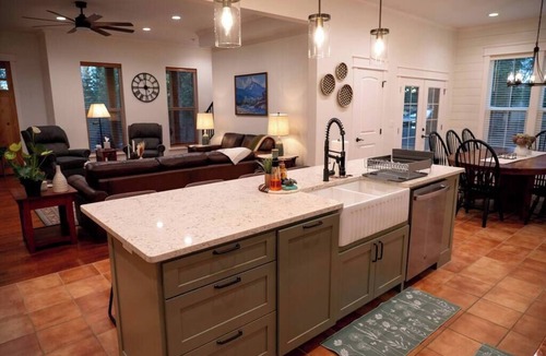 Harvard House | Cozy Escape at Moose Hollow