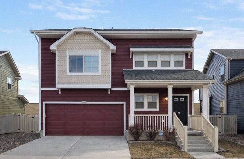 Henderson House | Cozy Family Retreat with Game and Movie Left