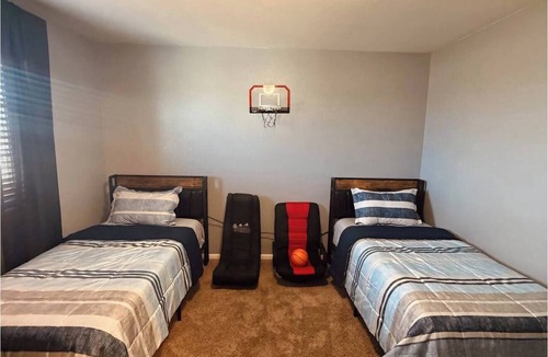 Henderson House | Cozy Family Retreat with Game and Movie Left