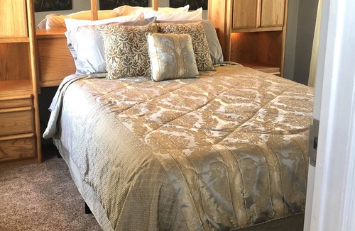 Scottsbluff Cottage | Cozy farm-stay guest cottage in Lake Minatare area & minutes from Scottsbluff.