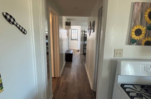 Nemo House | Cozy farmhouse w/pool. Central to museums, golfing, lakes, sports & shopping.