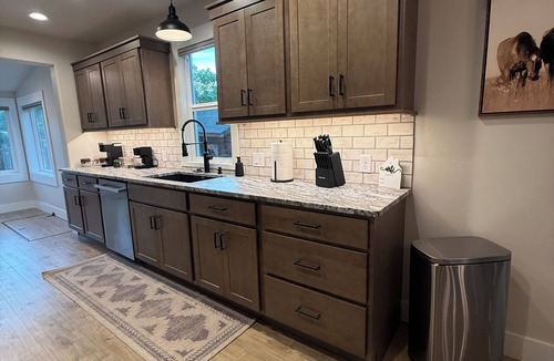Darby House | Cozy fully remodeled rustic modern farmhouse in beautiful downtown Darby