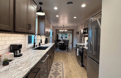 Darby House | Cozy fully remodeled rustic modern farmhouse in beautiful downtown Darby