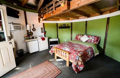 Mountain Home Other | Cozy Glamping Yurt with Wildlife Views near Mountain Home, Texas