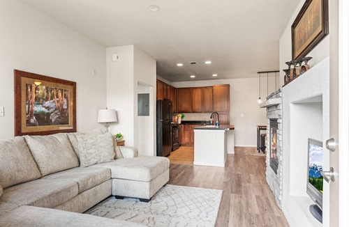 Granby Condo | Cozy Granby Retreat-Mountain Serenity + Hot Tubs!