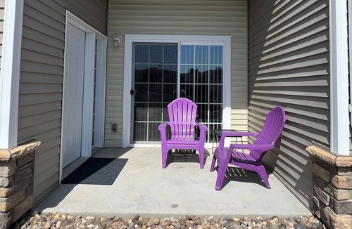 Ankeny Apartment | Cozy Haven in Ankeny: Stylish, Delightful, Comfy!