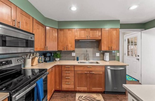 Lamar Heights Area House | Cozy Hello Sunshine Retreat Hot Tub Fire Pit